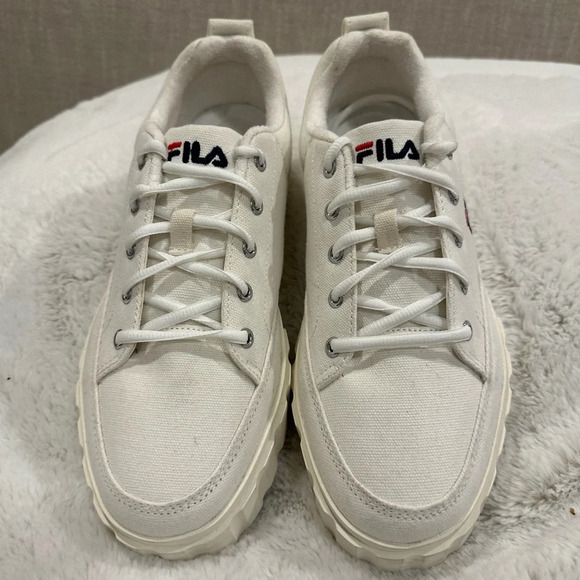NWOT- Fila ‘Sandblast’ Canvas Platform Sneaker Women’s Size 10 - Picture 1 of 7